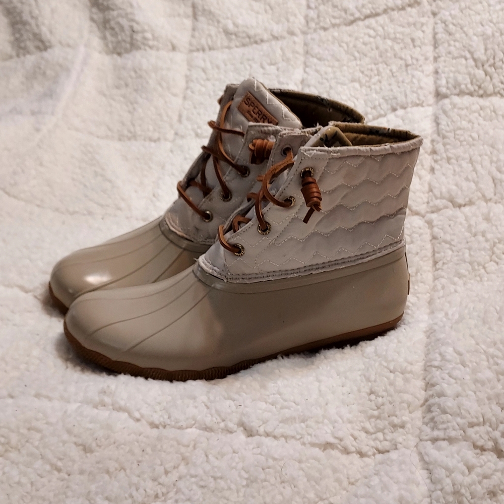 Sperry Quilted Nylon Saltwater Duck Boots Taupe Flannel Duck Print Lining 10